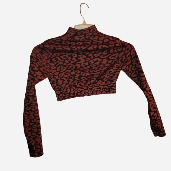 Bold Leopard Zip-Front Activewear Top - Thumbholes - Size Small - Picture 5 of 6